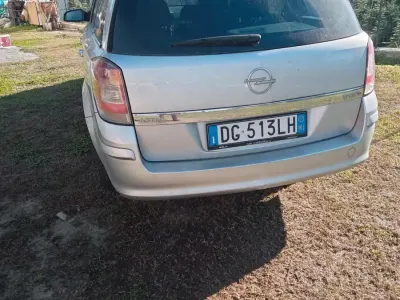 Usata Opel Astra Club 101 CV (74 kW) 2007 Argento Station wagon