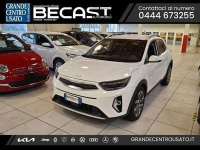 Usata Kia Stonic Style 101 CV (74 kW) 2023 Bianco pastello SUV