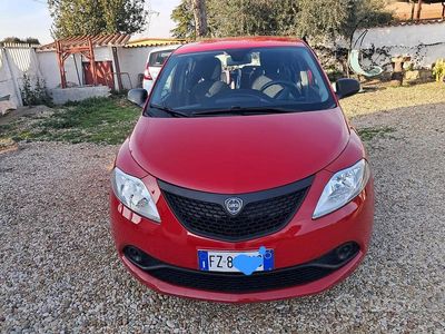 Usata Lancia Ypsilon 69 CV (50 kW) 2019 Rosso Utilitaria