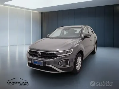 Usata VW T-Roc Life 150 CV (110 kW) 2024 Grigio SUV