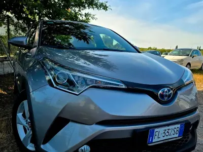 Usata Toyota C-HR Active 97 CV (71 kW) 2017 Grigio SUV
