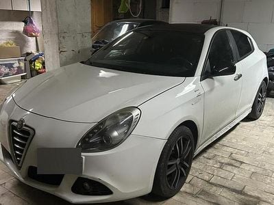 Usata Alfa Romeo Giulietta Veloce 105 CV (77 kW) 2013 Bianco Utilitaria