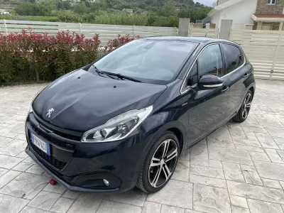Usata Peugeot 208 GT-line 99 CV (72 kW) 2017 Utilitaria