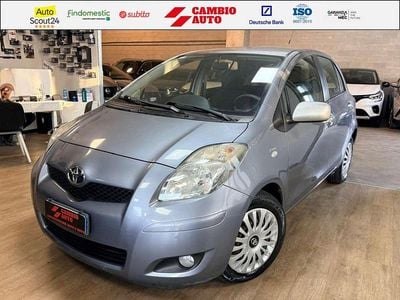 Usata Toyota Yaris Sol 90 CV (66 kW) 2011 Grigio Utilitaria