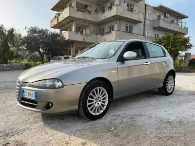 Second-hand Alfa Romeo 147 120 CP (88 kW) 2010 Gri Hatchback