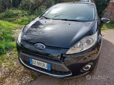 Usata Ford Fiesta Titanium 97 CV (71 kW) 2010 Nero Utilitaria