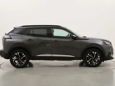 Usata Peugeot 2008 Allure 131 CV (96 kW) 2022 Grigiogrigio SUV