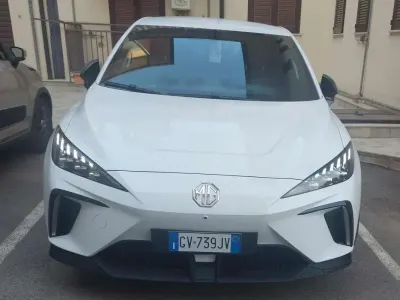 Gebraucht MG MG4 EV Luxury 150 kW (204 PS) 2024 Weiß Kleinwagen