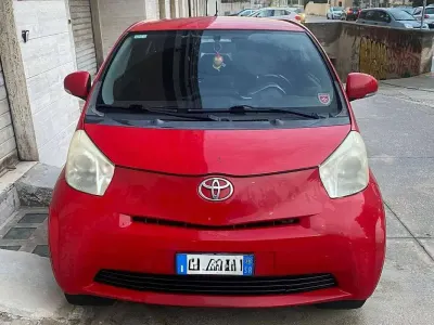 Usata Toyota iQ 68 CV (50 kW) 2010 Rosso Utilitaria