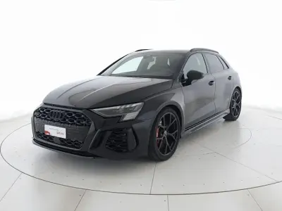 Usata Audi RS3 Sportback Comfort 400 CV (294 kW) 2023 Nero mythos metallizzato Utilitaria
