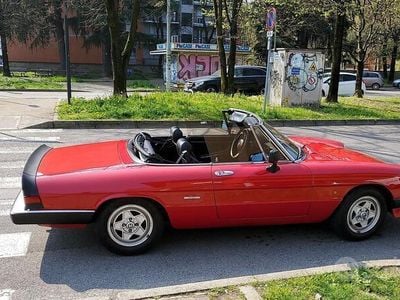 Usata Alfa Romeo Spider 101 CV (74 kW) 1987 Rosso Cabrio