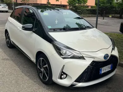 Usata Toyota Yaris Hybrid Edition 73 CV (53 kW) 2019 Bianco Berlina