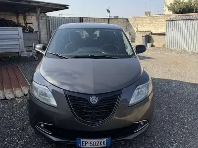 Usata Lancia Ypsilon Gold 69 CV (50 kW) 2012 Utilitaria