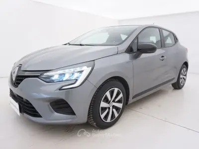 Begagnad Renault Clio V 101 HK (74 kW) 2023 Grå Sedan