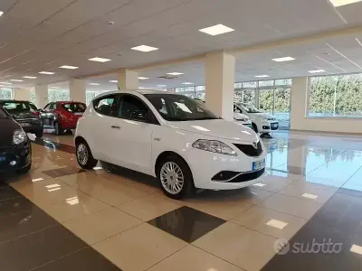 Usata Lancia Ypsilon Gold 95 CV (69 kW) 2016 Bianco Utilitaria