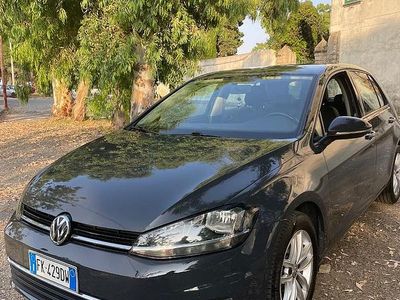 Usata VW Golf VIII 115 CV (84 kW) 2021 Grigio Utilitaria
