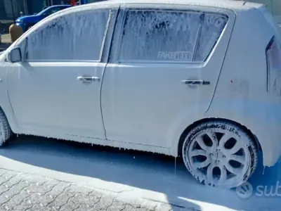 Usata Daihatsu Sirion 102 CV (75 kW) 2009 Bianco Utilitaria