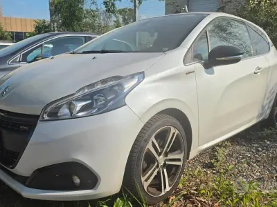 Usata Peugeot 208 GT-line 110 CV (80 kW) 2017 Bianco Utilitaria