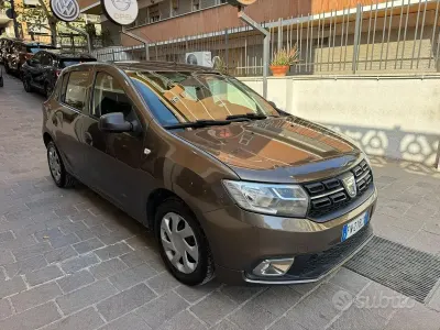Usata Dacia Sandero Lauréate 75 CV (55 kW) 2018 Marrone Utilitaria
