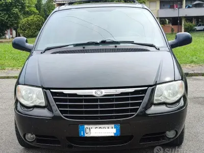 Usata Chrysler Voyager 143 CV (105 kW) 2006 Nero Monovolume