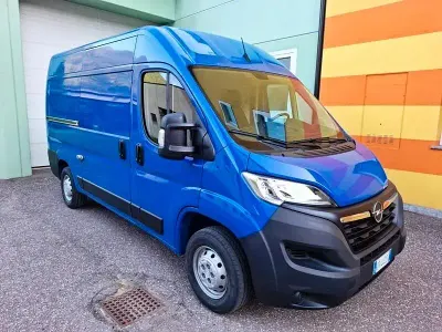 Usata Opel Movano 140 CV (102 kW) 2023 Blu Furgone
