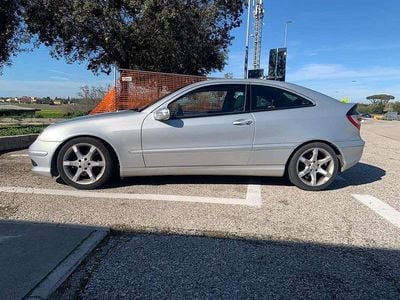 Usata Mercedes C200 AMG 122 CV (89 kW) 2006 Grigio Coupé