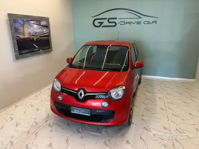 Begagnad Renault Twingo Life 69 HK (50 kW) 2015 Röd Halvkombi