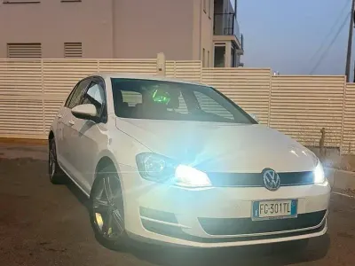 Usata VW Golf VII 110 CV (80 kW) 2016 Viola Berlina