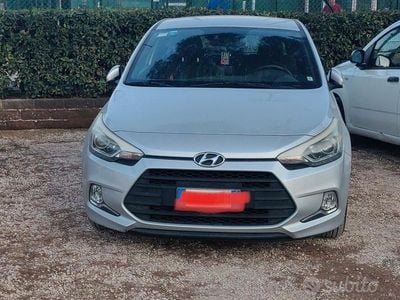 Begagnad Hyundai i20 84 HK (61 kW) 2015 Grå Sportkupé
