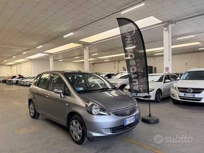 Usata Honda Jazz 77 CV (56 kW) 2005 Grigio Utilitaria