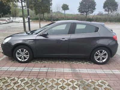 Usata Alfa Romeo Giulietta 150 CV (110 kW) 2014 Grigio Utilitaria