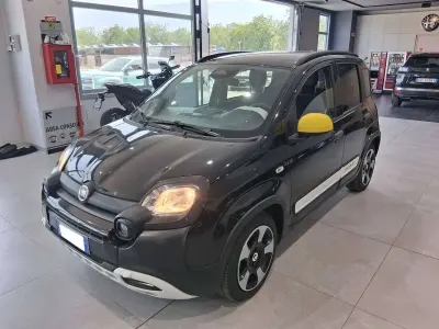 Usata Fiat Panda Cross Cross 69 CV (50 kW) 2025 Nero Utilitaria