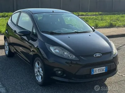 Usata Ford Fiesta 97 CV (71 kW) 2011 Nero Berlina