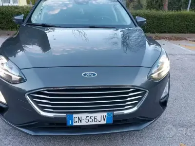 Usata Ford Focus 120 CV (88 kW) 2020 Grigio Station wagon