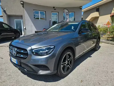 Usata Mercedes E400 Premium 330 CV (242 kW) 2022 Grigio Station wagon