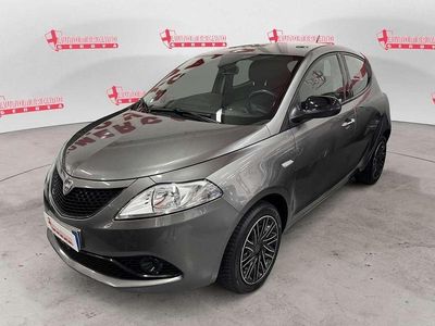 Usata Lancia Ypsilon Gold 69 CV (50 kW) 2018 Grigio Utilitaria