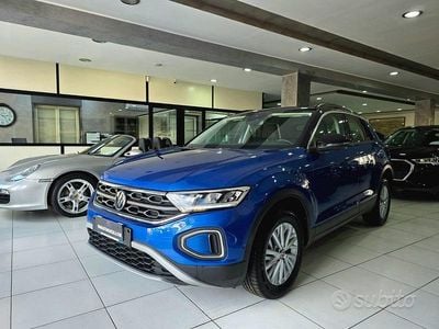 Usata VW T-Roc Life 116 CV (85 kW) 2023 Blu SUV