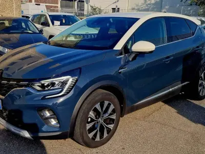 Usata Renault Captur Techno 91 CV (66 kW) 2023 Blue tetto bianco SUV