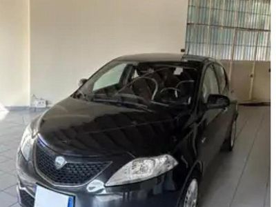 Usata Lancia Ypsilon Gold 80 CV (58 kW) 2018 Nero Utilitaria