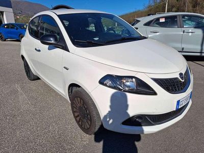 Usata Lancia Ypsilon Silver 69 CV (50 kW) 2022 Bianco Utilitaria