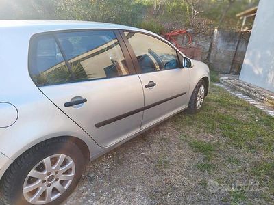 Usata VW Golf IV 105 CV (77 kW) 2004 Grigio Berlina