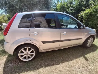 Usata Ford Fiesta 68 CV (50 kW) 2007 Grigio Utilitaria