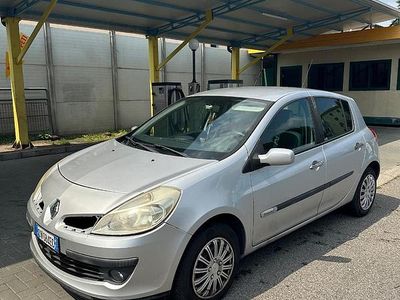 Usata Renault Clio II Rip Curl 75 CV (55 kW) 2009 Grigio Berlina