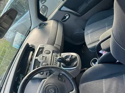 Usata Renault Scénic 100 CV (73 kW) 2005 Grigio Monovolume