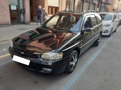 Usata Ford Escort 88 CV (64 kW) 1997 Nero Berlina