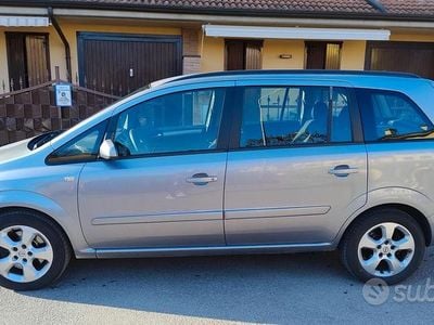 Usata Opel Zafira 2009 Grigio Monovolume