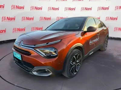 Usata Citroën e-C4 Shine 56 kW (77 CV) 2022 Arancione Berlina