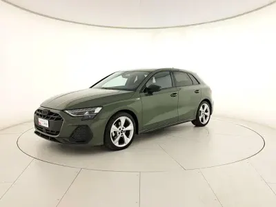 Usata Audi A3 S-Line 150 CV (110 kW) 2025 Verde distretto metallizzato Berlina