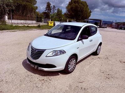Begagnad Lancia Ypsilon 85 HK (62 kW) 2013 Vit Halvkombi