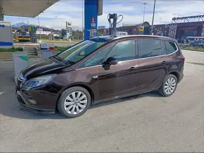 Usata Opel Zafira Tourer 150 CV (110 kW) 2013 Marrone Monovolume